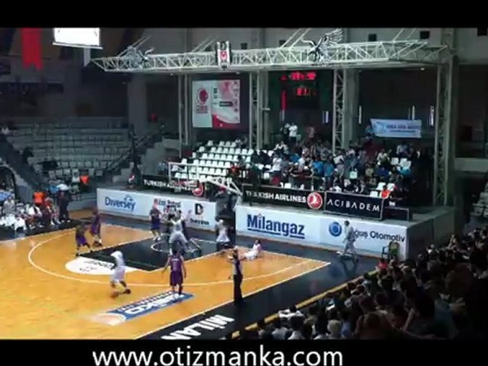 Çarşı ile Otizmli çocuk ve eğitimcilerinden karşılıklı tezahürat şov