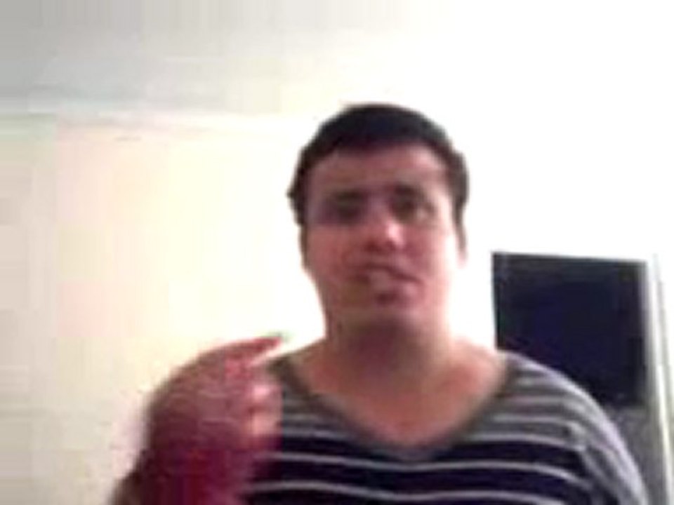 UN HOMME DIT VIVE - ADOLF HITLER - JE HONTE D ETRE  ARABE