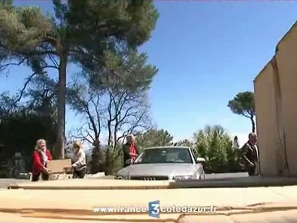 Reportage de FR3 sur l'envoi, par l'AIDCM, d'une pétition contre l'usage des machines à voter, le 20 avril 2012