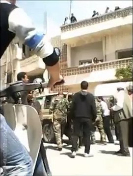 فري برس حماه المحتلة مدينة السلمية الأمن والشبيحة يقتحمون البيوت 20 4 2012 ج4 Hama