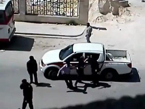 فري برس حماه المحتلة مدينة السلمية الأمن والشبيحة يقتحمون البيوت 20 4 2012 ج3 Hama