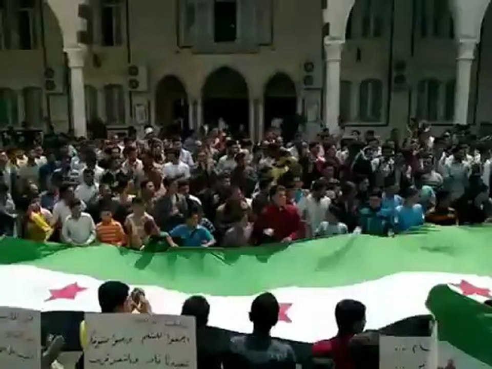 فري برس حماة المحتلة حلفايا جمعة سننتصر ويهزم الأسد 20 4 2012 ج1 Hama