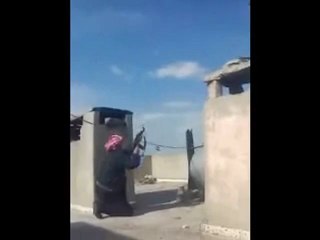 فري برس حماة المحتلة تدخل الجيش الحر لحماية المتظاهرين 20 4 2012 Hama