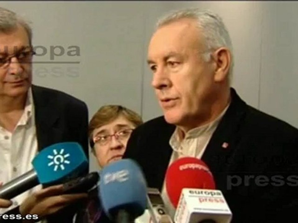 Lara tilda de "involución democrática" los recortes