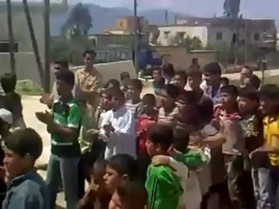 فري برس إدلب ريف جسر الشغور الجنوبي  تل أعور جمعة سننتصر ويهزم الاسد 20ـ4ـ2012 Idlib