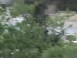 فري برس  حماة المحتلة الدبابات مسرعه قرب دوار الفيلات 21 4 2012 Hama