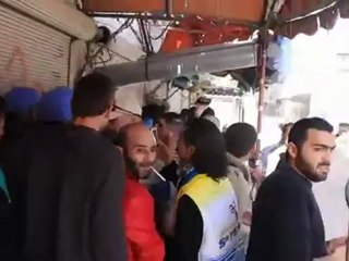 فري برس حمص أحد المراقبين الدوليين يحاول حماية المدنيين 21 4 2012 Homs