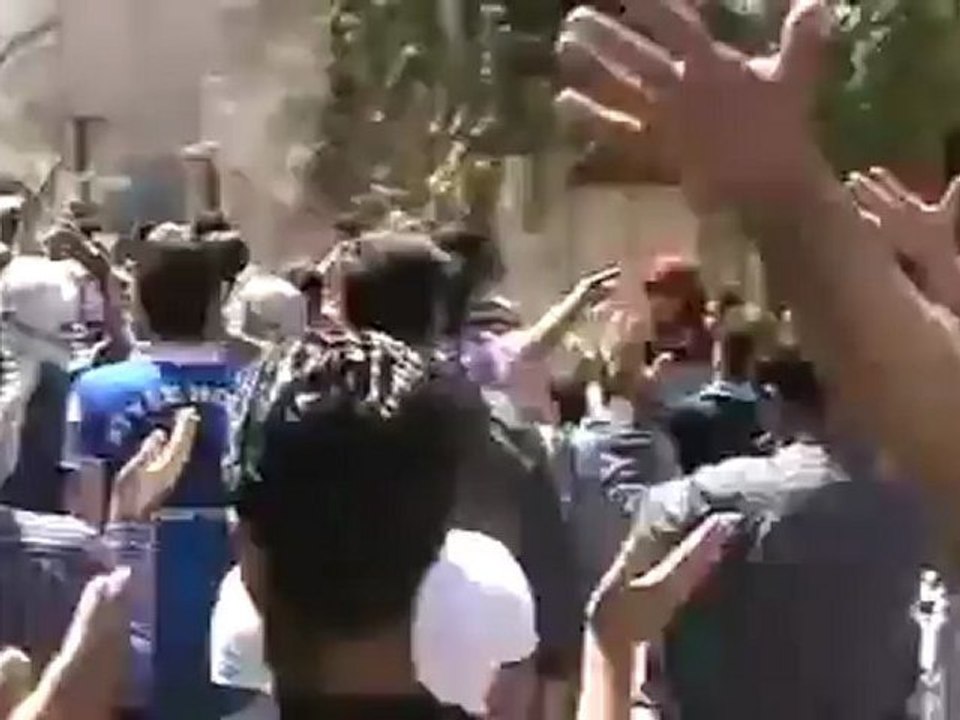 فري برس ريف دمشق مظاهرة زملكا ريف دمشق جمعة سننتصر ويهزم الأسد 20 4  2012ج2 Damascus