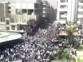 Télécharger la video: فري برس ريف دمشق مظاهرة امام الجامع الكبير في دوما تهتف للمدن السورية 20 4 2012 Damascus