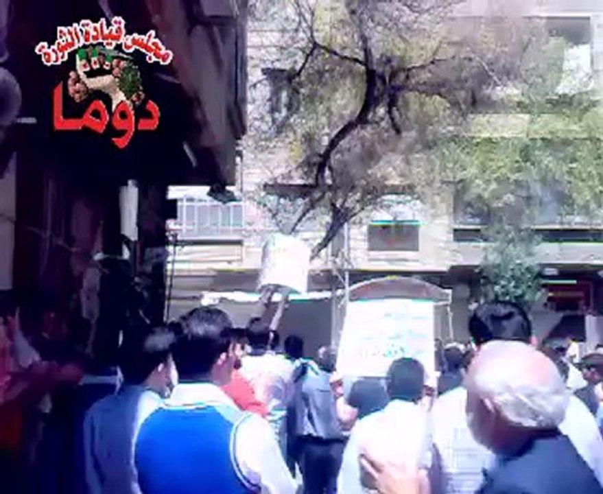فري برس ريف دمشق دوما مظاهرة من جامع التوحيد  20 4 2012 Damascus