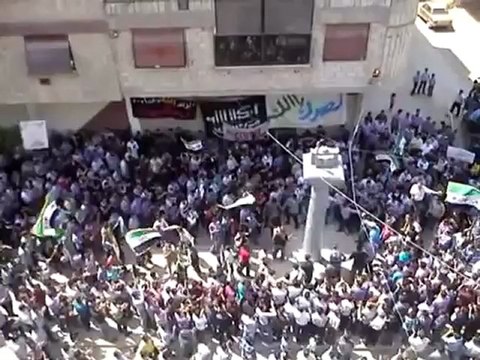 فري برس ريف دمشق عربين مظاهرة حاشدة جمعة سننتصر و سيهزم الأسد رغم محاصرة كتائب الأسد20 4 2012 ج2 Damascus