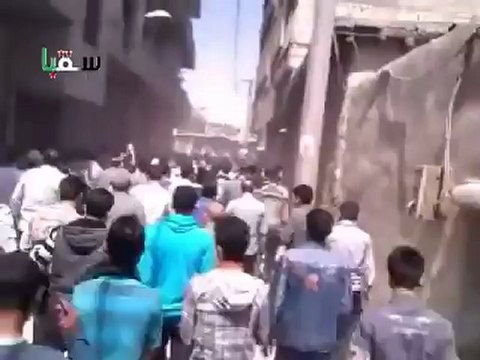 فري برس ريف دمشق سقبا يا بلد الأحرار نتظاهر رغم الحصار 20 4 2012 Damascus