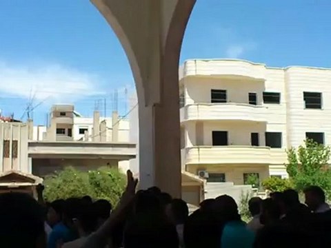 فري برس درعا حي القصور مظاهرة الاحرار بعد صلاة الجمعة 20 4 2012 Daraa