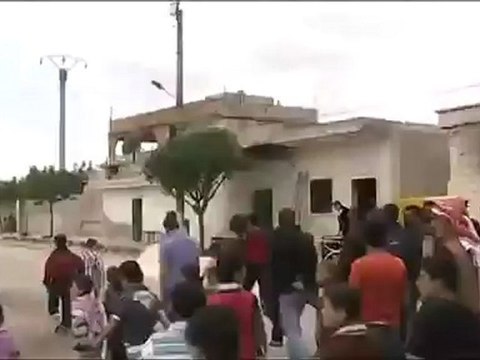 فري برس ادلب حزانو مظاهرة حاشدرلاحرار البلدة 21 4 2012 ج1 Idlib
