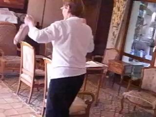 Candice aime danser le Minidisco