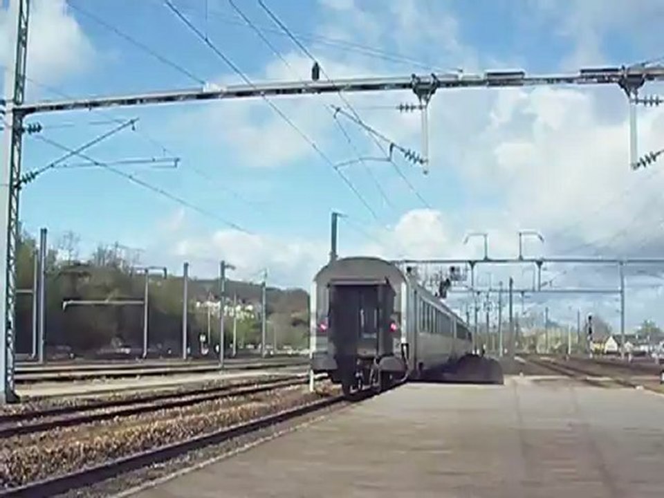 Départ de la BB15051 sur le 3377 à destination de Trouville Deauville à Évreux Normandie