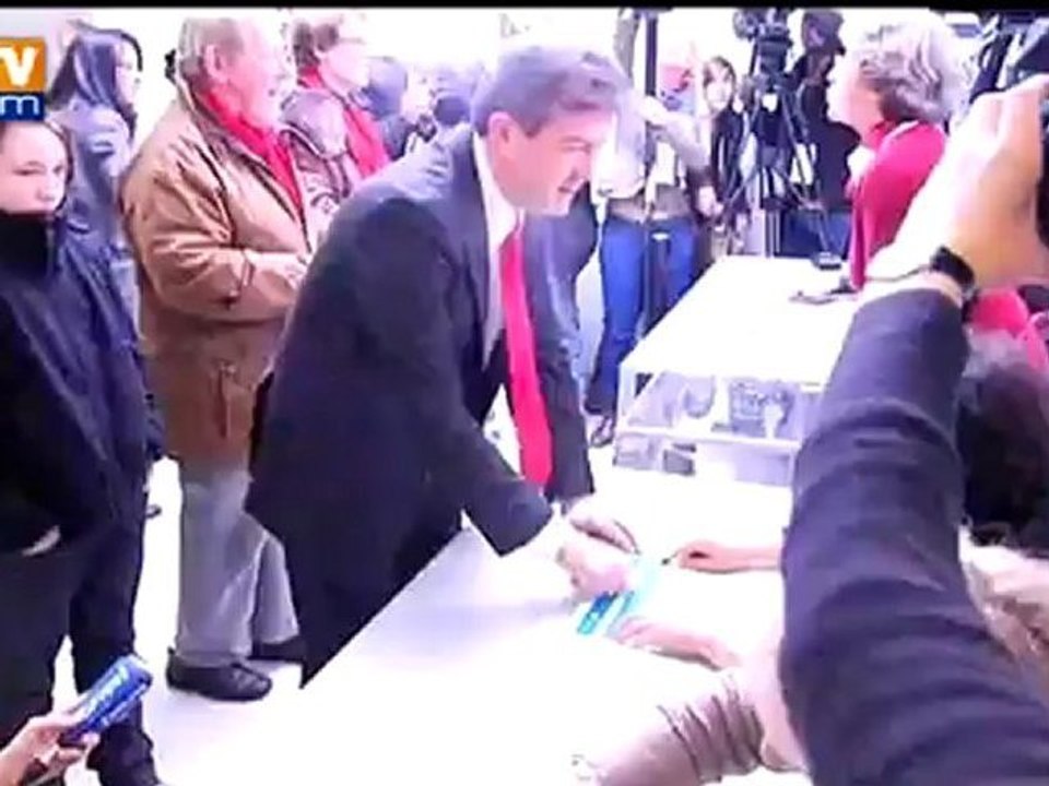 Vote de Jean-Luc Mélenchon, candidat du Front de gauche à Paris