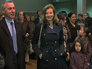 France votes as Sarkozy faces defeat after one term