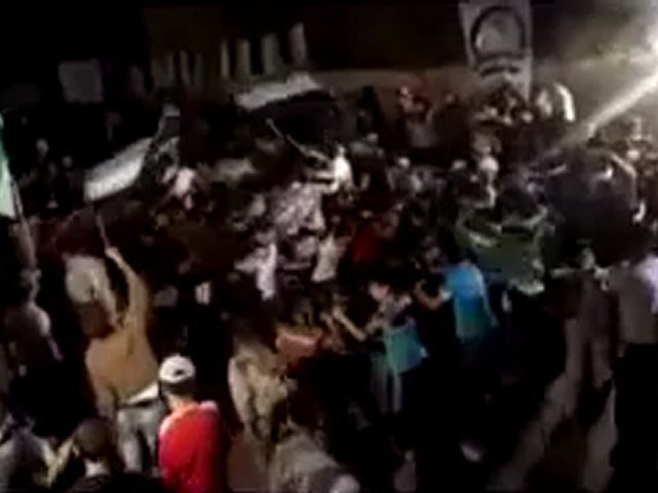 فري برس درعا المحطة مظاهرة احرار وحرائر حي الكاشف 21 4 2012 ج3 Daraa