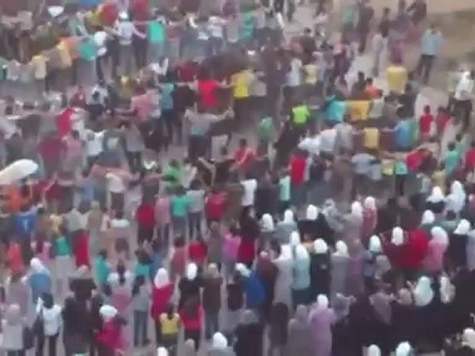 فري برس درعا المحطة مظاهرة احرار وحرائر حي الكاشف 21 4 2012 ج1 Daraa