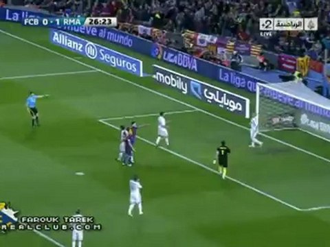 تصدي ايكر كاسياس لكرة تشافي هيرنانديز