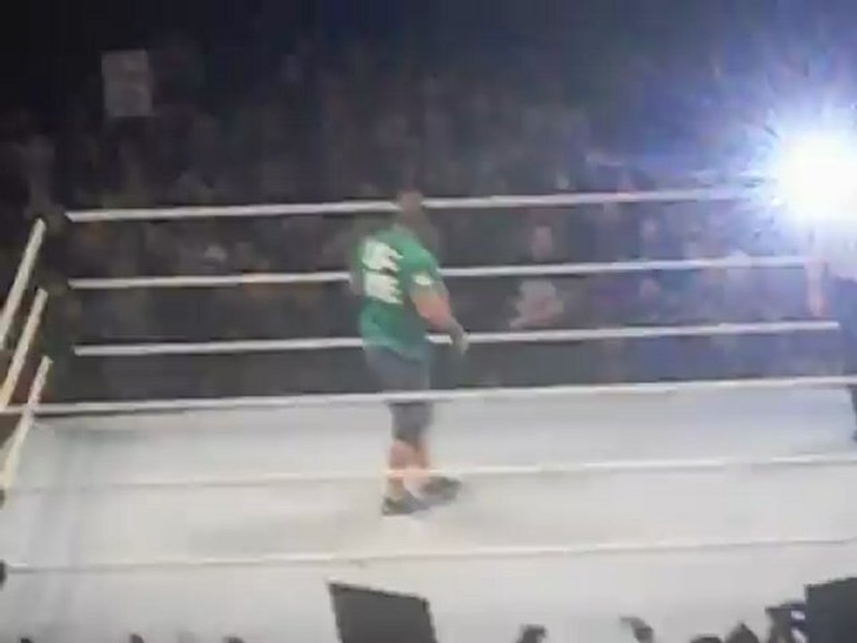 Entrée de John Cena à Paris Bercy !