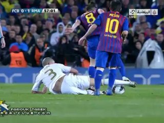 تدخل عنيف من انييستا على بيبي امام الحكم