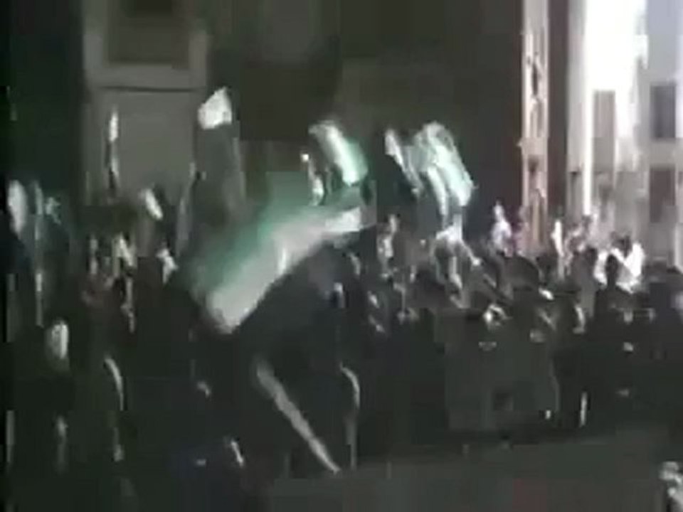 فري برس حمــاة المحتلة  مسائية طريق حلب التوحيد خافوا الله ياعرب 2012 4 22 Hama