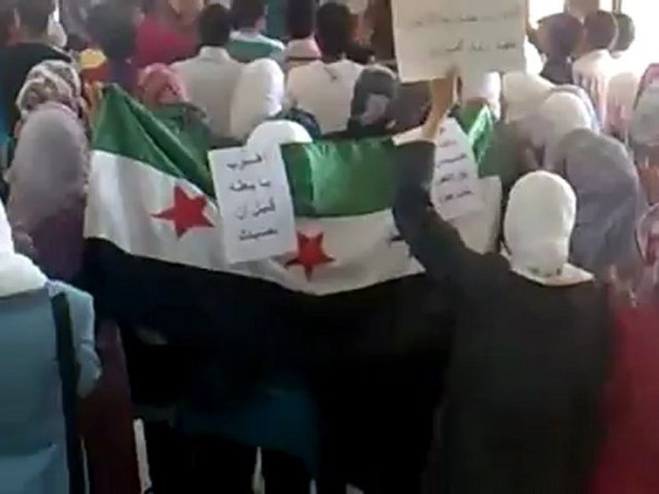 فري برس درعا المحطة اللجان المحلية مظاهرة احرار وحرائر  كلية الادب 22 4 2012 ج1 Daraa