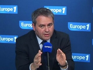 Bertrand : "Sarkozy et Hollande au coude à coude"