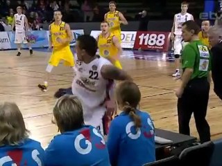 Tiro de 3 puntos increíble en la liga profesional de Baloncesto en Estonia