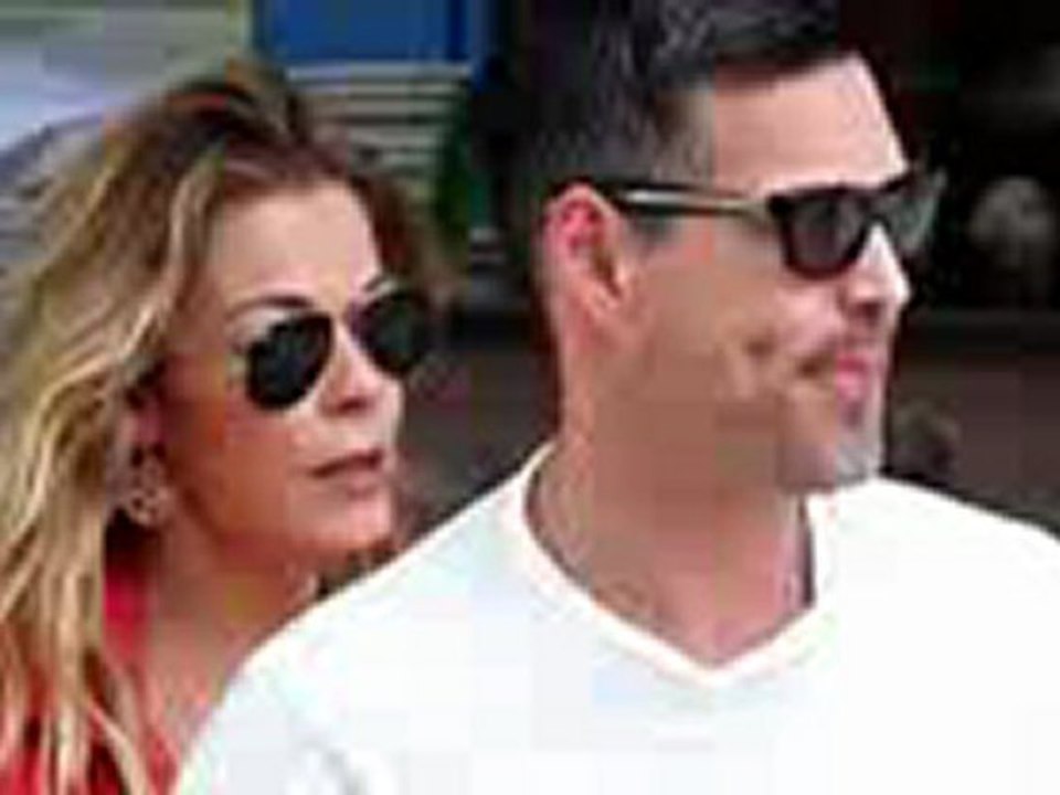 LeAnn Rimes Shows of Huge Ring from Eddie Cibrian For Wedding Anniversary