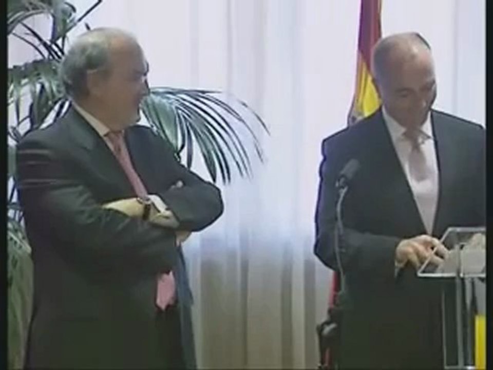 Sebastián quita la copa de vino por la crisis