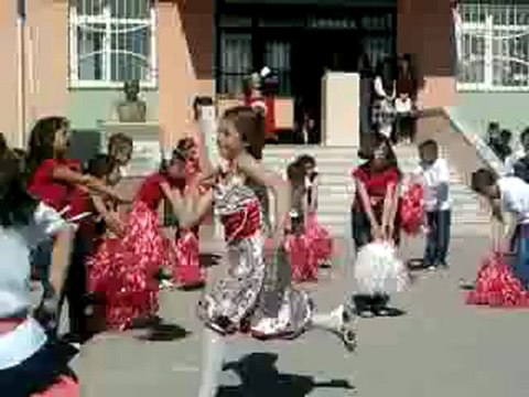 HASAKÖY ŞHT. CEMAL ÖZCAN İ.Ö.O 2/A SINIFI MÜZİKLİ OYUN GÖSTERİSİ