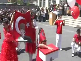 Cumhur Ogretmen 23 Nisan 2012  3 B sınıfını sunar