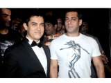 Salman Khan Chooses Friendship Over Competition With Aamir Khan - Bollywood Gossip
