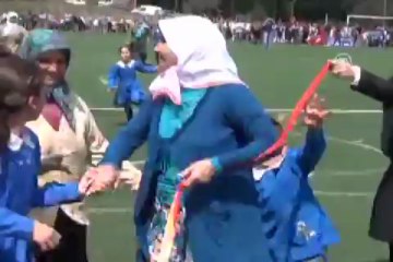 Dedeler ve nineler yarıştı