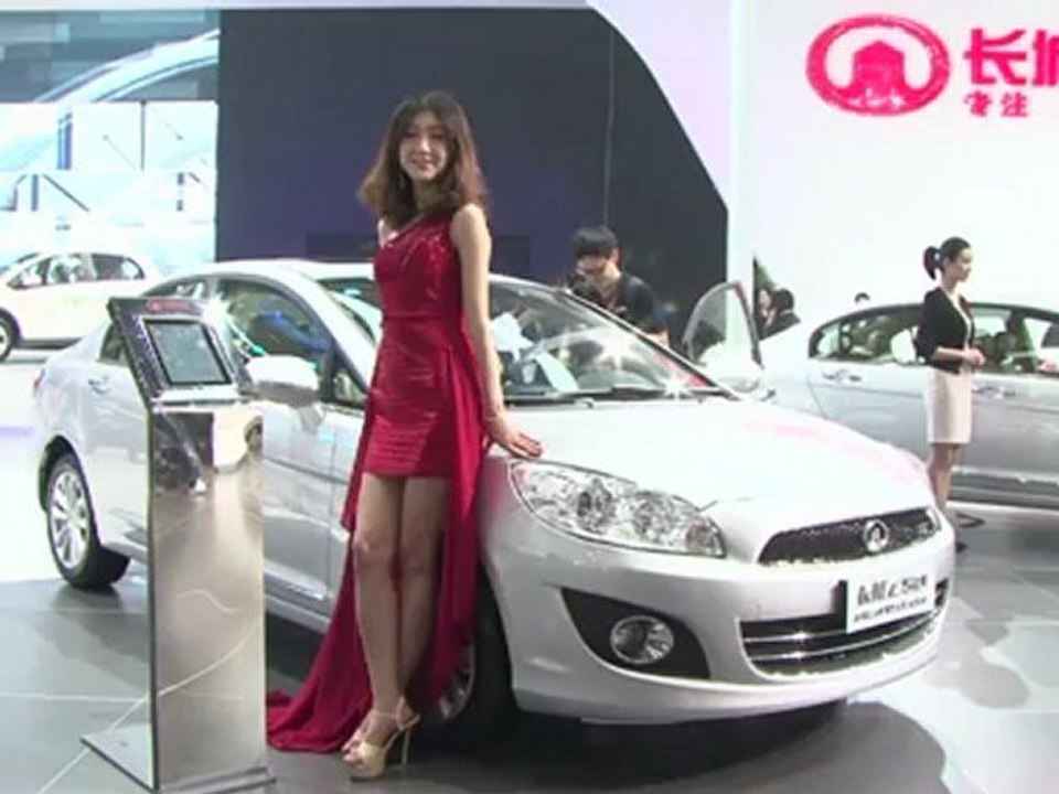 World's carmakers woo China despite slowing sales