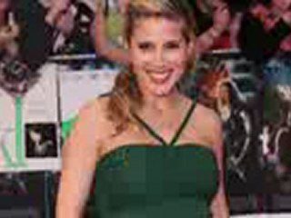 La femme de Chris Hemsworth, Elsa Pataky dévoile son ventre à la première de The Avengers