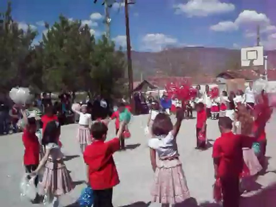 23.04.2012 2.sınıfların gösterisi