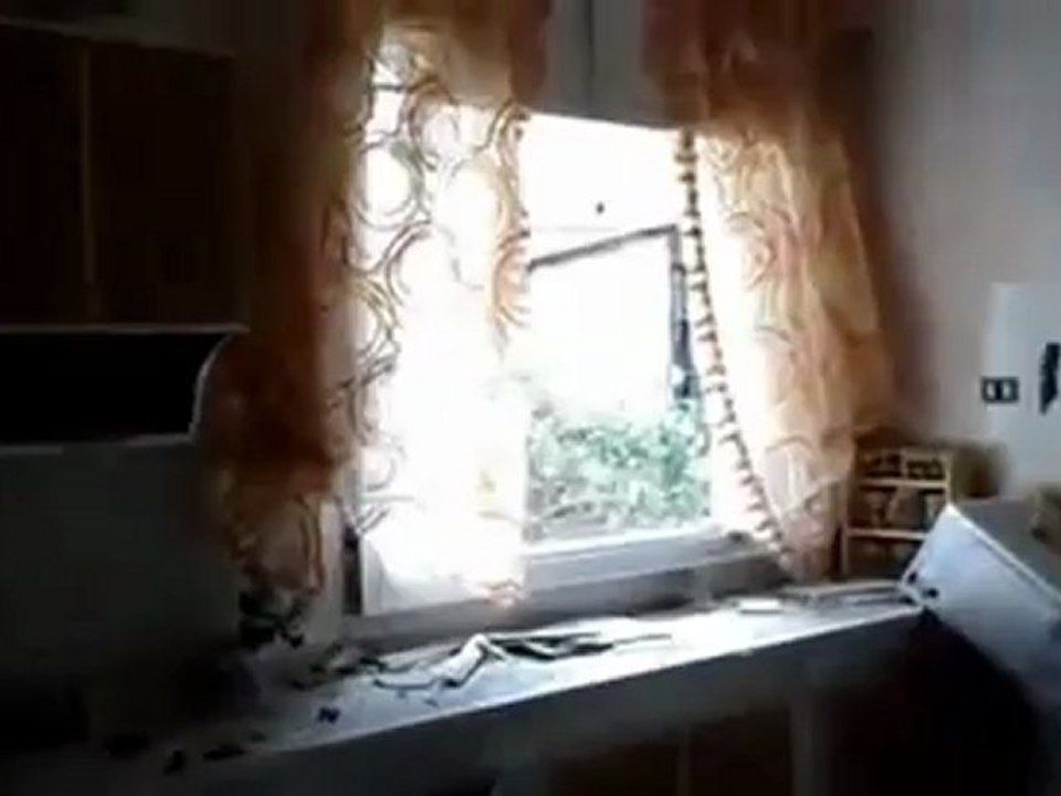 فري برس حمص بستان الديوان اثار الدمار في أحد البيوت 22 4 2012 Homs Syria