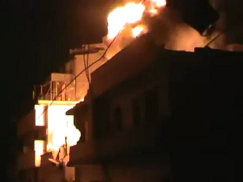فري برس جورة الشياح سقوط قذيفة هاون فجراا واشتعال منزل 22 4 2012 Homs Syria