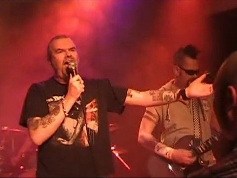 The Gonads, à l'Ouvre-Boîte, à Beauvais, le 21 avril 2012.