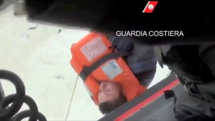 Siracusa - Nave ''Gelso M'' incagliata, il mare agitato impedisce ispezione 2 (11.02.12)