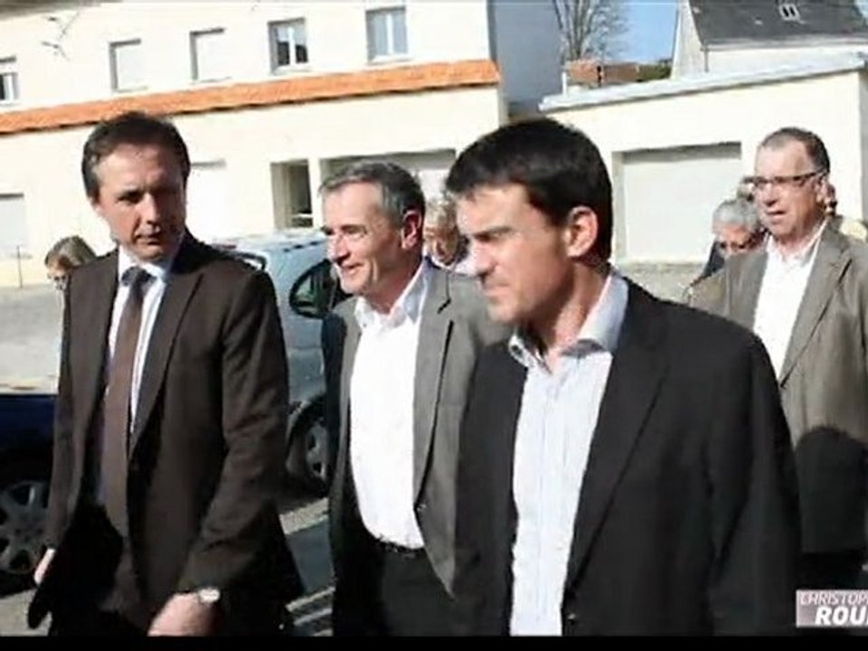 Manuel Valls soutient Christophe Rouillon lors d'un déplacement en Sarthe (5e circonscription) 24/03/2012