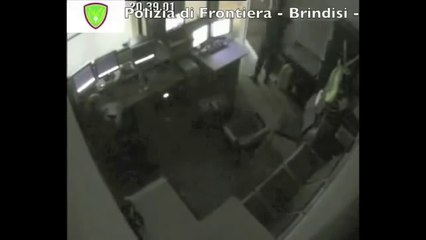 Brindisi - Rubavano da bagagli in aeroporto, arrestate 8 guardie giurate (17.04.12)