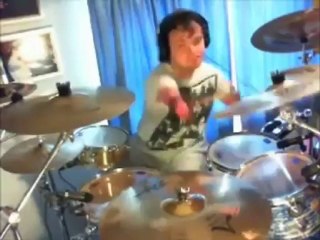 Insolite : un manchot joue de la batterie comme un pro