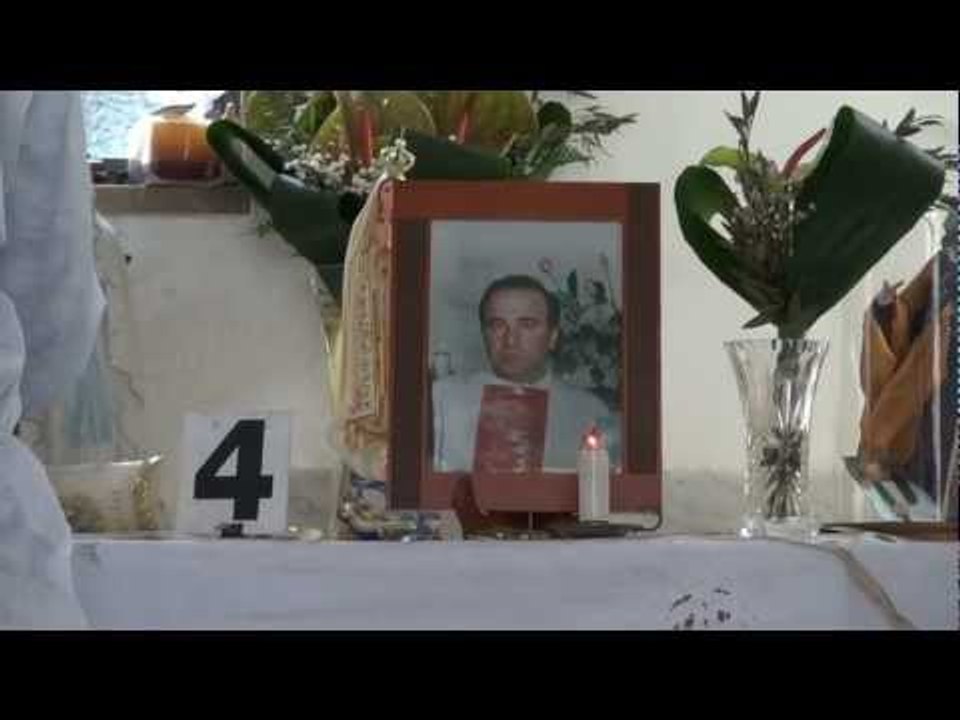 Casal di Principe (CE) - Profanata la tomba di Don Diana (19.04.12)