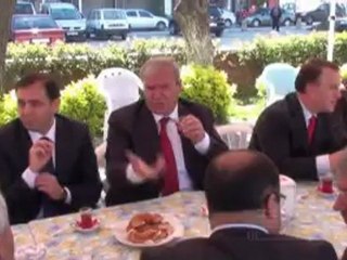 23 Nisan Coşkuyla Kutlandı (Çelenk Sunumu)