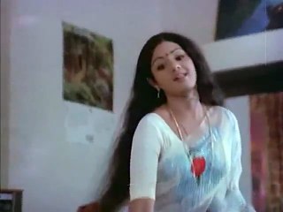 Ninaivo oru paravai from Sigappu Rojakkal